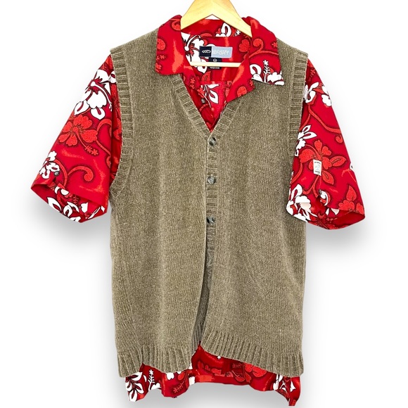 Red Floral Hawaiian Vintage Button Down Shirt - Picture 4 of 12